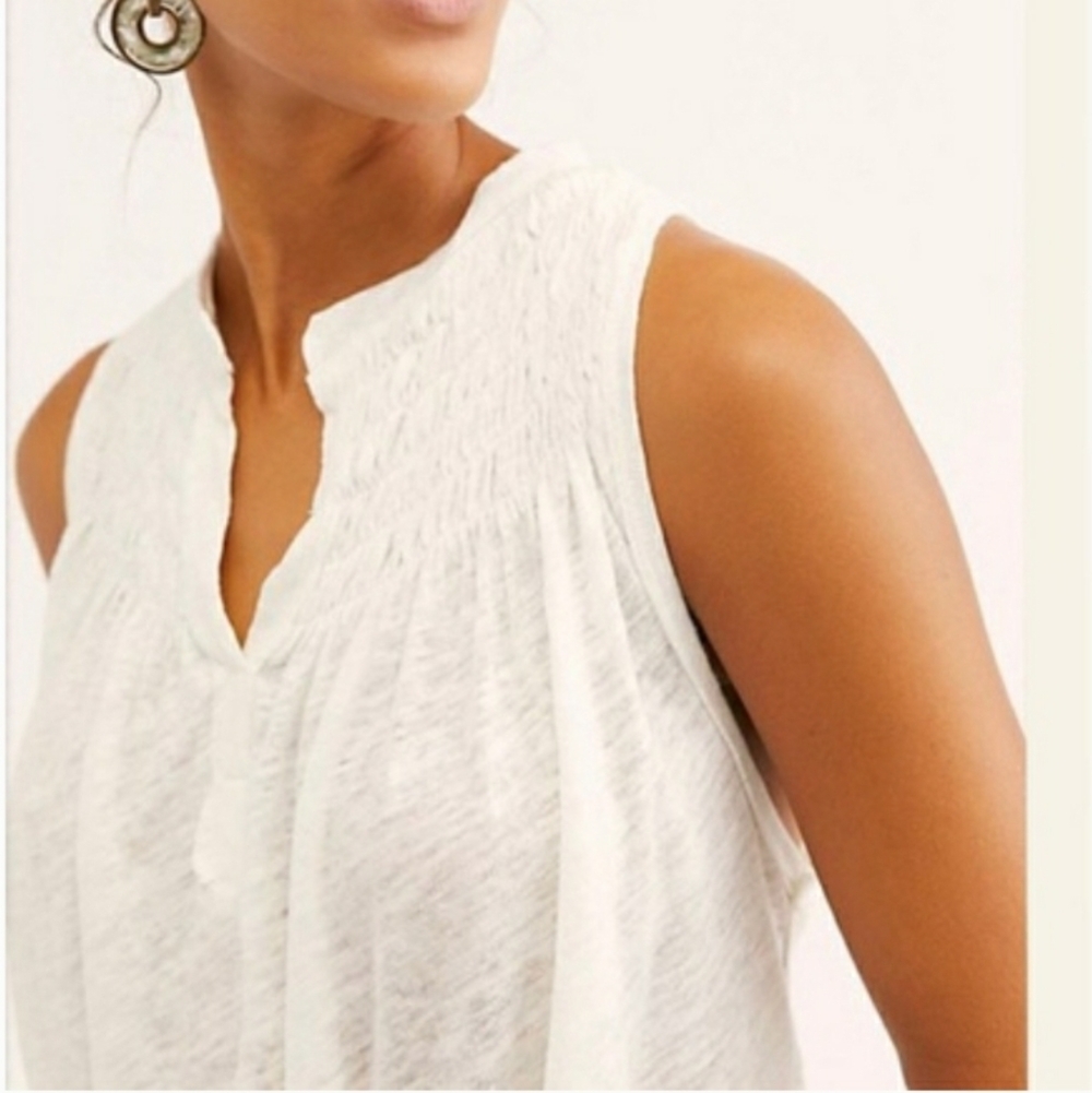 Free People We the Free New to Town Smocked Hot Spring White Tank Top Sz XS - Picture 2 of 12